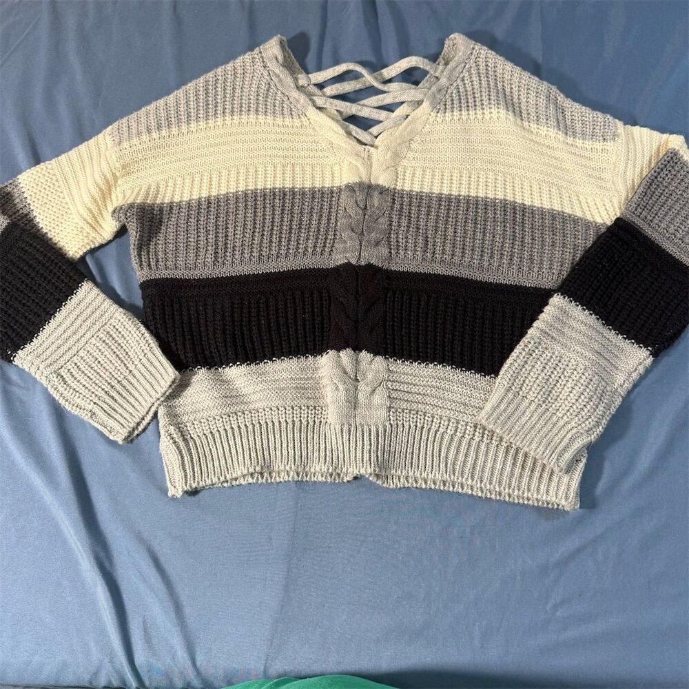 FCT Women's Gray Striped V-Neck Knit Crop Sweater Size M